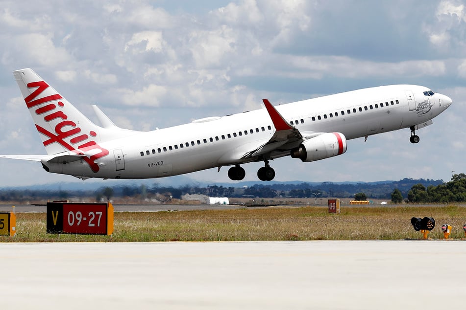 Tumult im Flugzeug: Nackter Passagier dreht durch und greift Crew an!