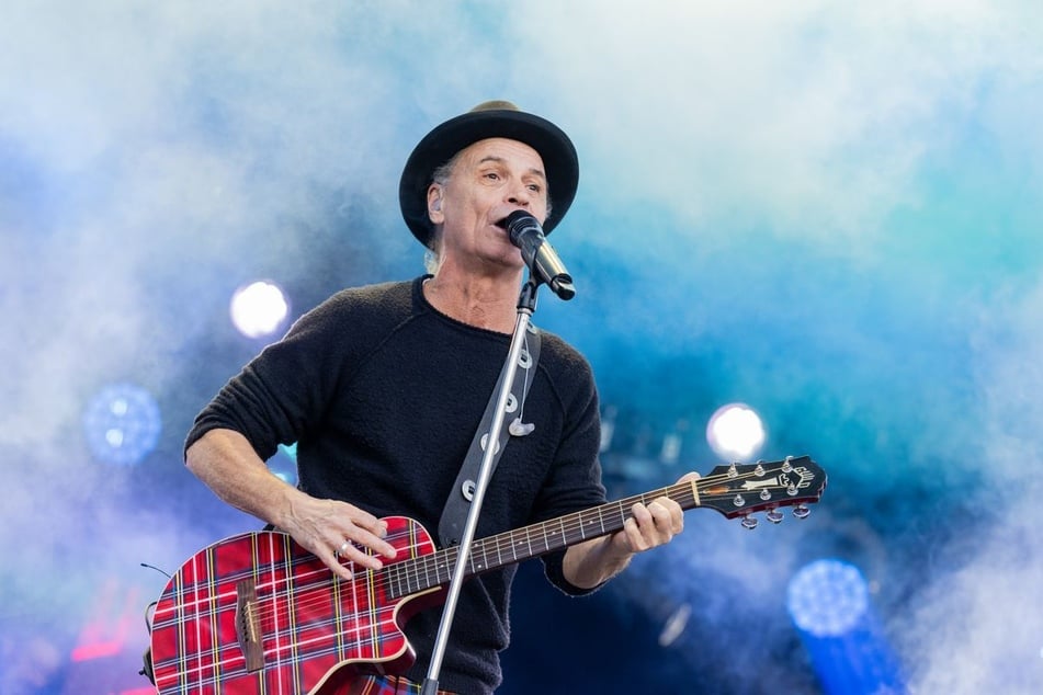 Peter Brings (61) hat kölsches Blut in den Adern. Mit seiner Band "Brings" rockt er bereits seit 35 Jahren die Bühne.