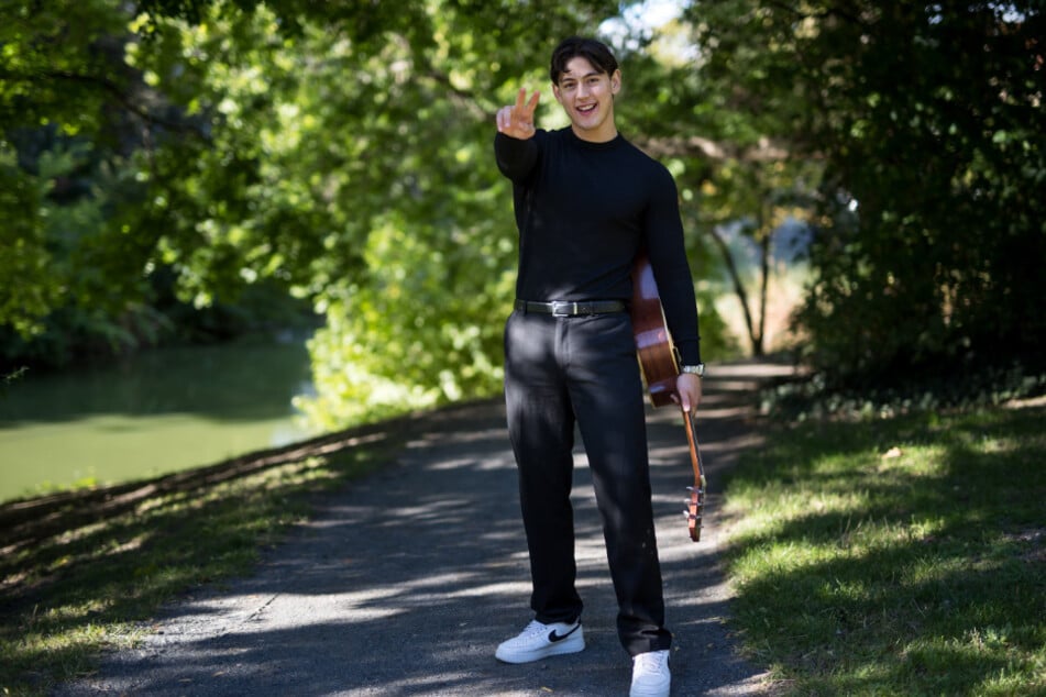 Gabriel Alvarez Perez (23, im Bild) performte zusammen mit Gian Carlos Navea (24) eine Neuinterpretation von "I won't give up" von Jason Mraz.