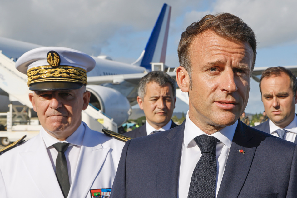 Vor ein paar Tagen war Frankreich-Präsident Emmanuel Macron (46) noch im französischen Überseegebiet Neukaledonien unterwegs, Montag kommt er an die Elbe.