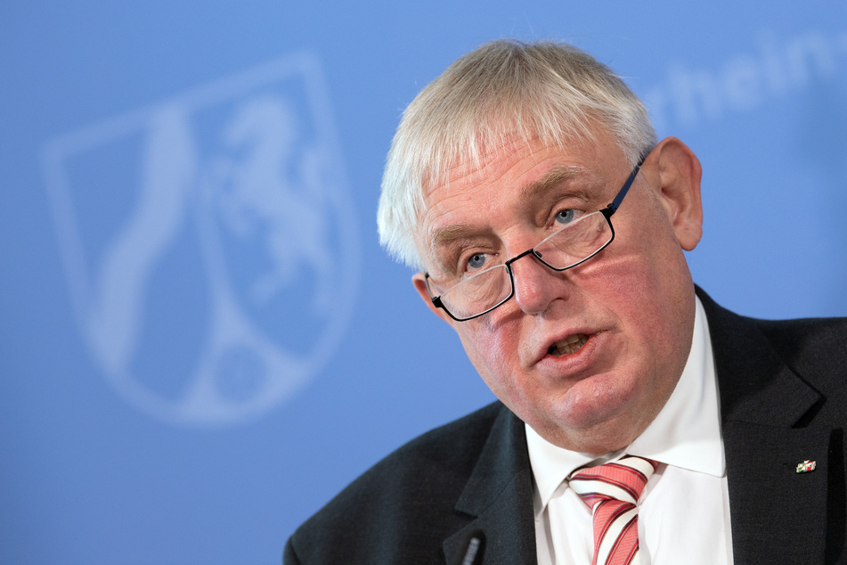 Bei den Bund-Länder-Beratungen am Mittwoch rechnet NRW-Gesundheitsminister Karl-Josef Laumann (63, CDU) mit einer Verlängerung des Lockdowns ins Deutschland.