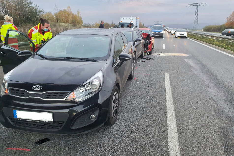 Drei Autos waren an dem Unfall am frühen Dienstagmorgen bei Dohna beteiligt.