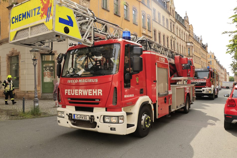 Chemnitz: Feuerwehreinsatz auf Chemnitzer Sonnenberg: Mieter zündelt in Wohung