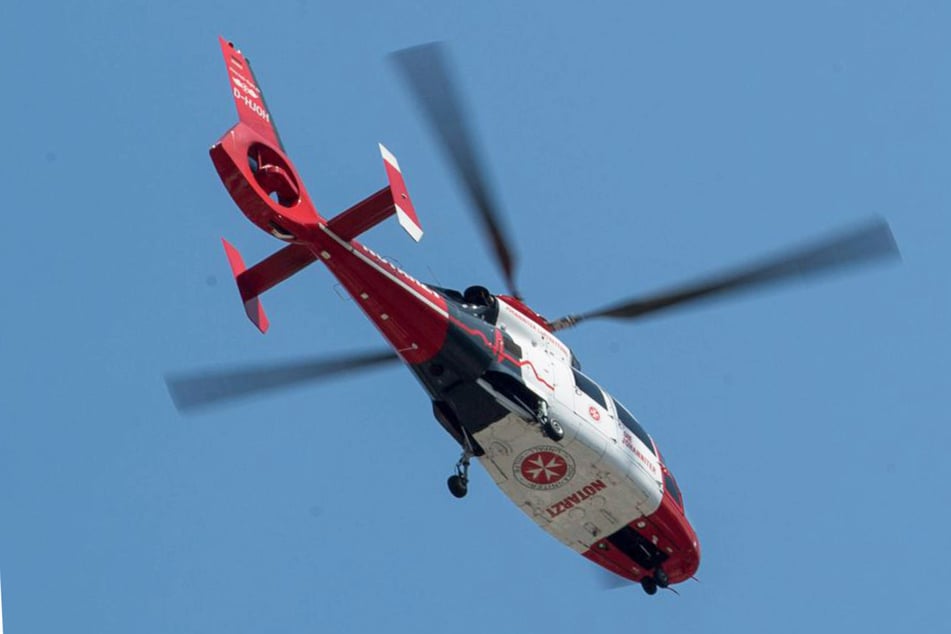 Ein Rettungshelikopter landete am Unfallort im Rems-Murr-Kreis. (Symbolfoto)