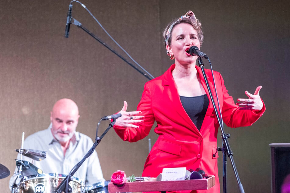 Sängerin Elena Janis und die Band "Tumba-ito" sorgten für kubanische Rhythmen.