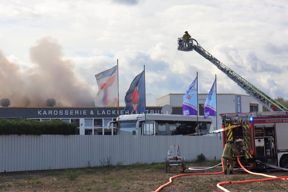 Die Feuerwehr ist derzeit im Mannheimer Gewerbegebiet im Einsatz.