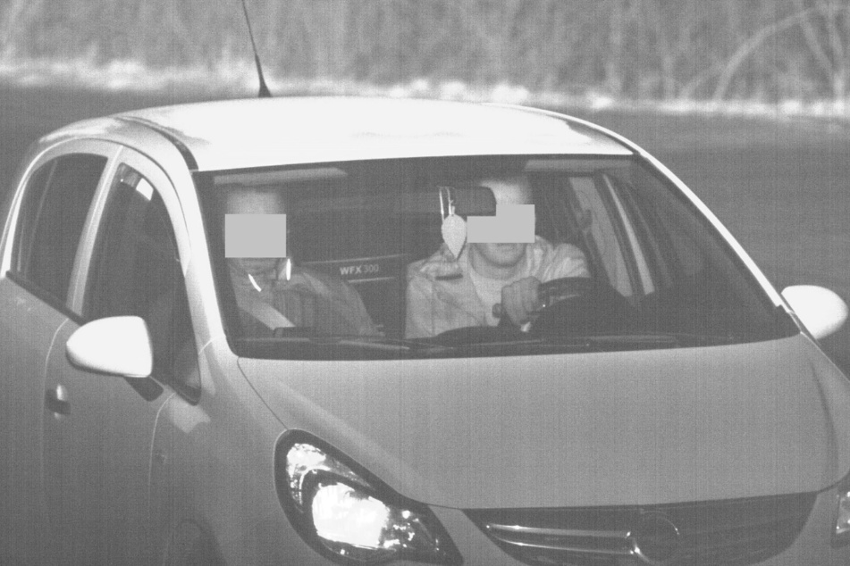 Peris schießt so scharfe Bilder, dass die Typennummer eines gestohlenen Schweißgeräts auf der Rückbank eines Autos erkennbar war.