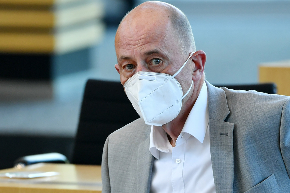 Thüringens Wirtschaftsminister Wolfgang Tiefensee (66, SPD) begrüßt das 2G-Modell.