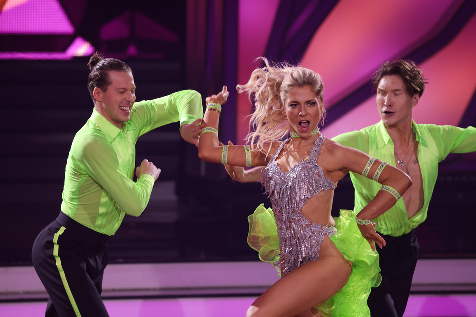 Auch die Schauspielerin Valentina Pahde (26) erhielt wieder viel Lob von der Jury. Gemeinsam mit dem Fußballer Rúrik Gíslason zählt sie zu den Favoriten.