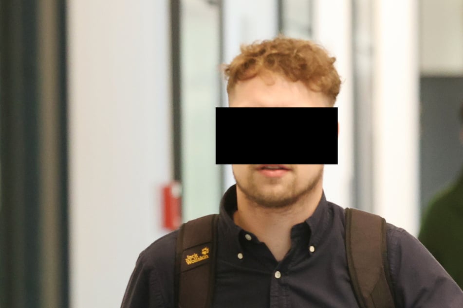 Polizeimeister Jonas B. (30) wurde am Montag für Schmuddelfilmchen verurteilt.