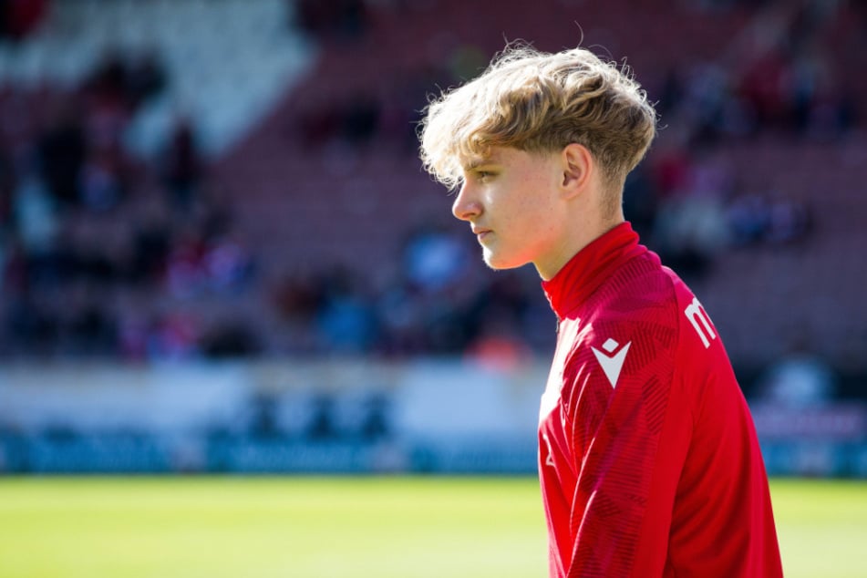 Finn Heidrich ist noch 17, steigt jetzt in den älteren "U19"-Jahrgang auf. Trotzdem wird der Teenie die komplette Vorbereitung bei den Profis bestreiten.