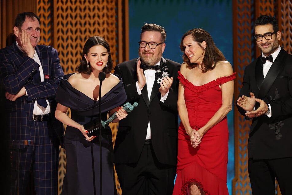 (From l. to r.) Only Murders in the Building stars Richard Kind, Selena Gomez, Michael Cyril Creighton, Molly Shannon, and Kumail Nanjiani all hit the stage to accept the award for Outstanding Performance by an Ensemble in a Comedy Series.