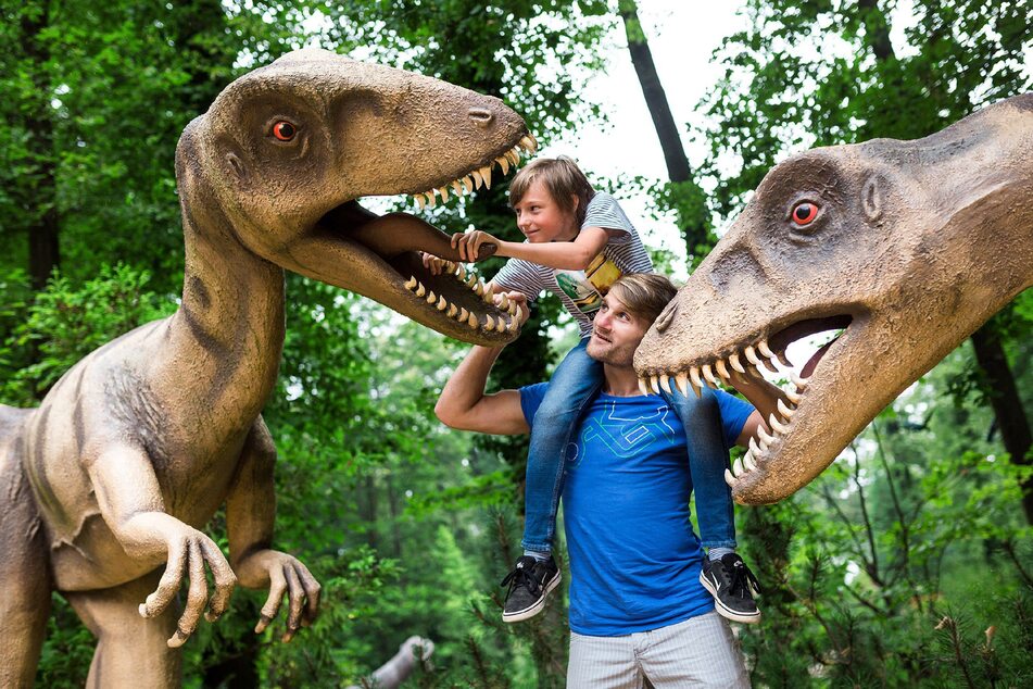 Neben den lebensgroßen Dinosauriern gibt es jetzt auch die zehn kleine Helden von der "Dino Ranch" zu entdecken.