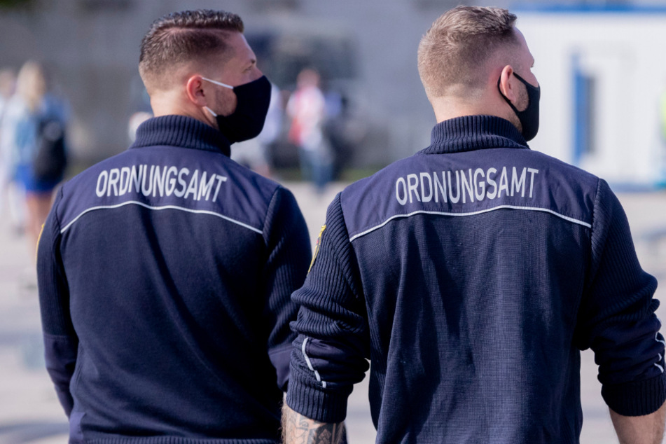 In Dortmund hat ein Mann einen Ordnungsamt-Mitarbeiter mit einem Küchenmesser attackiert. (Symbolbild)
