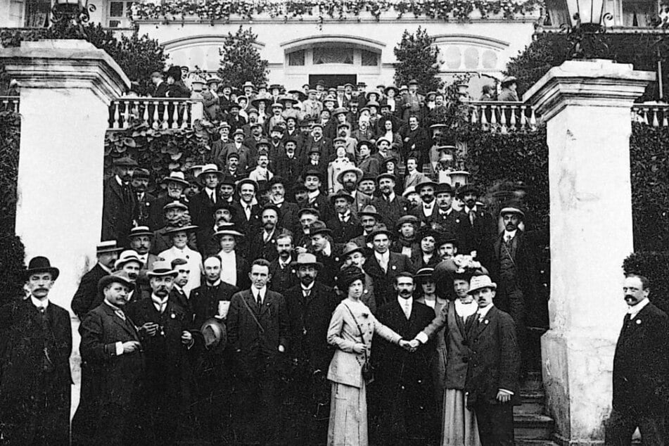 Die Internationale Sozialistische Frauenkonferenz entstammte dem Internationalen Sozialistenkongress.