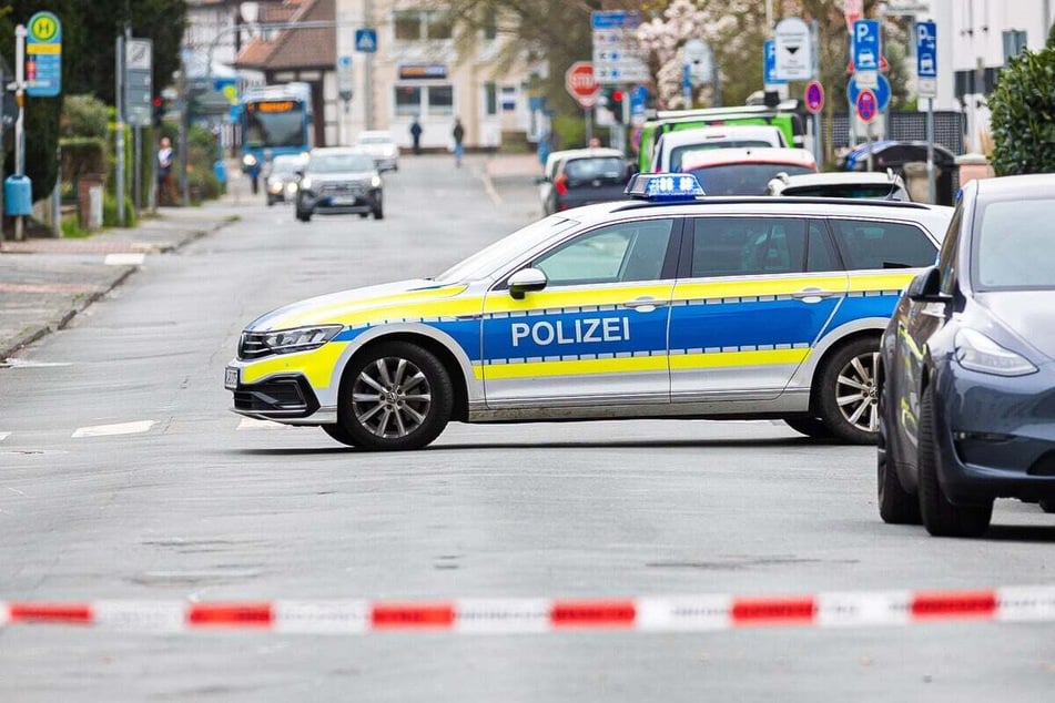 Die Polizei war am Karsamstag in Nienburg im Großeinsatz: Ein Mann (†46), der die Beamten angegriffen hatte, wurde erschossen.