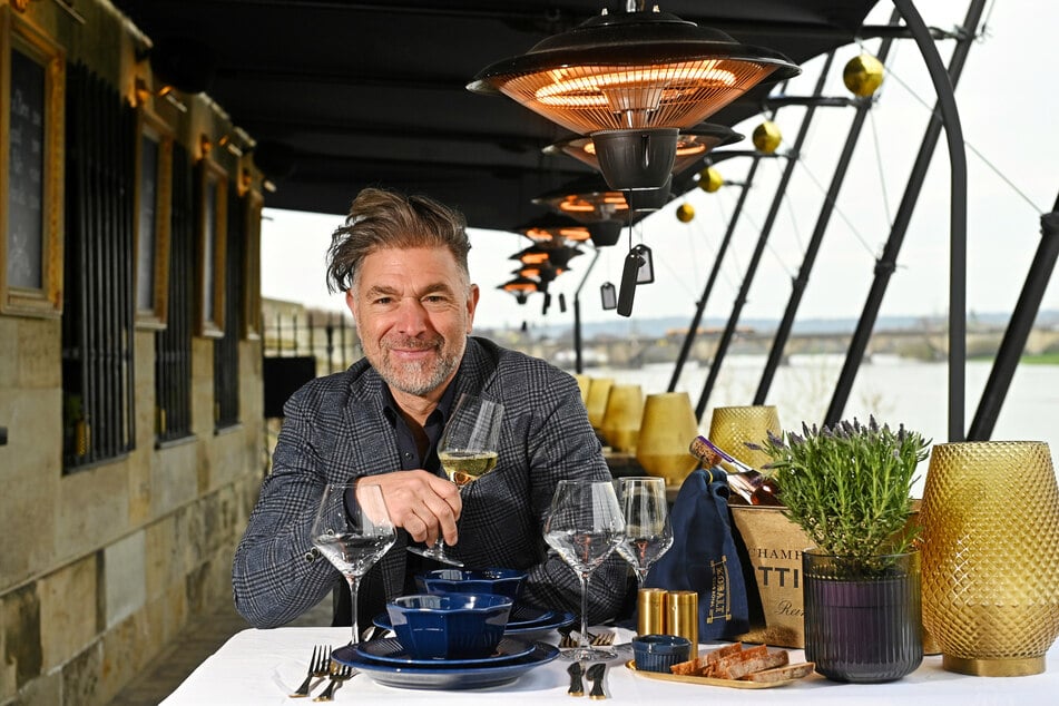 "Kobalt"-Chef Clemens Lutz (54) kann auf seinen Sieg in der Doku-Soap "Mein Lokal - Dein Lokal" anstoßen.