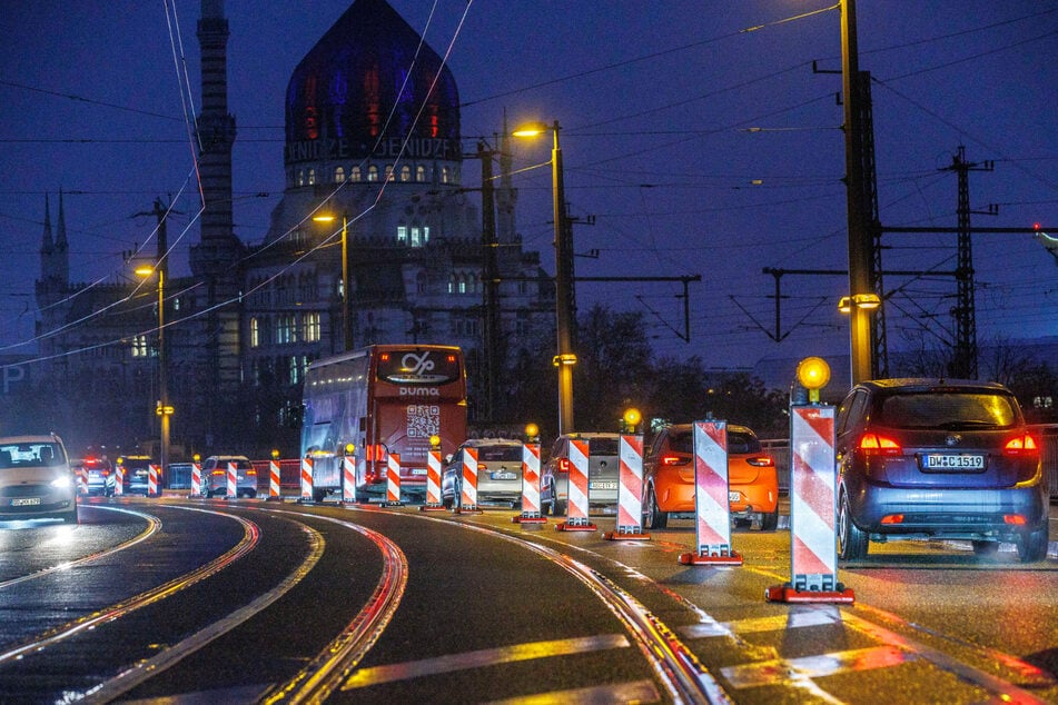Der Gleisbereich über rund 180 Meter (entspricht rund 30 Plätzen für Autos) wurde abgesperrt.