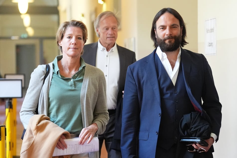 Christina Block kommt mit ihrem Anwalt Ingo Bott (43) und ihrem ebenfalls angeklagten Lebensgefährten Gerhard Delling (66) am 47. Prozesstag zum Gericht.