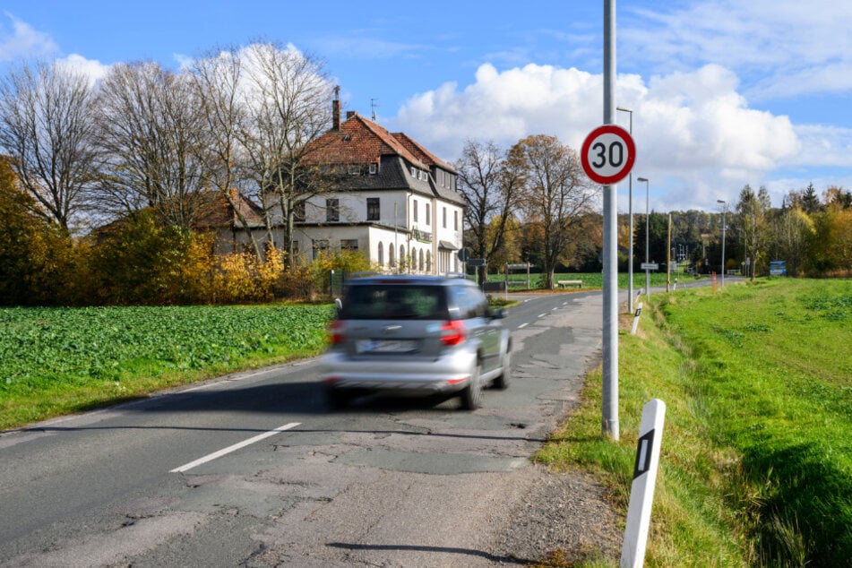 Ab November ist auf der Augustusburger Straße an der Jugendherberge wieder Tempo 50 erlaubt.