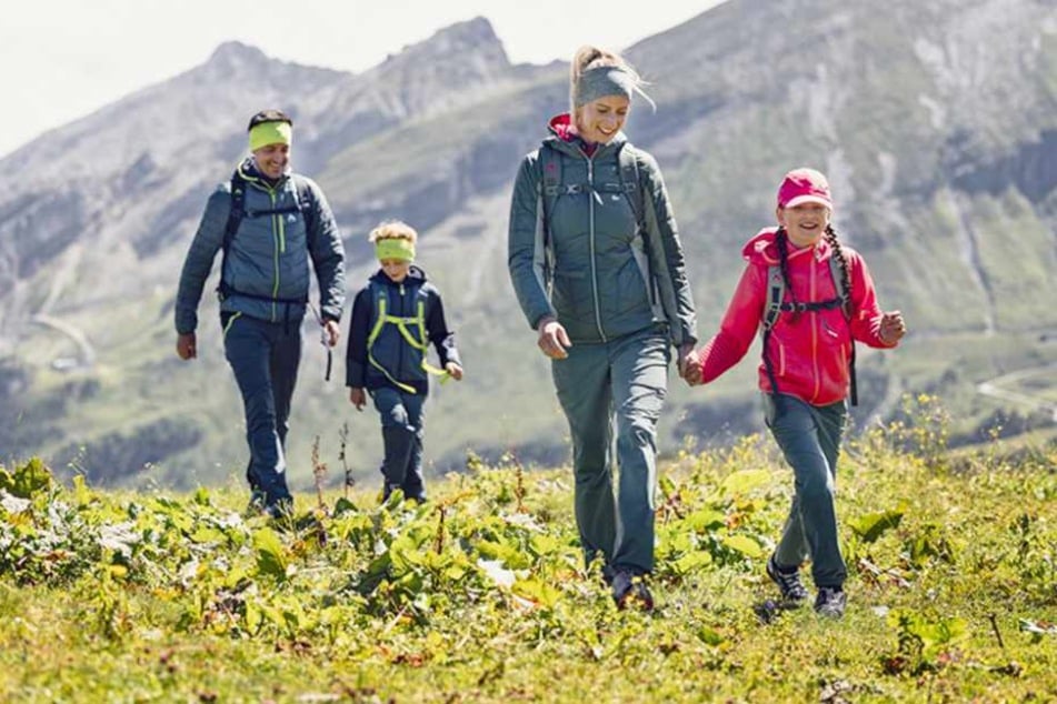 INTERSPORT hat für kurze Zeit THE NORTH FACE Hoodies im Angebot