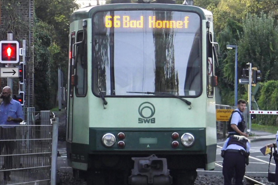 Eine Bonnerin wurde bei einem Unfall mit der Straßenbahn schwer verletzt.