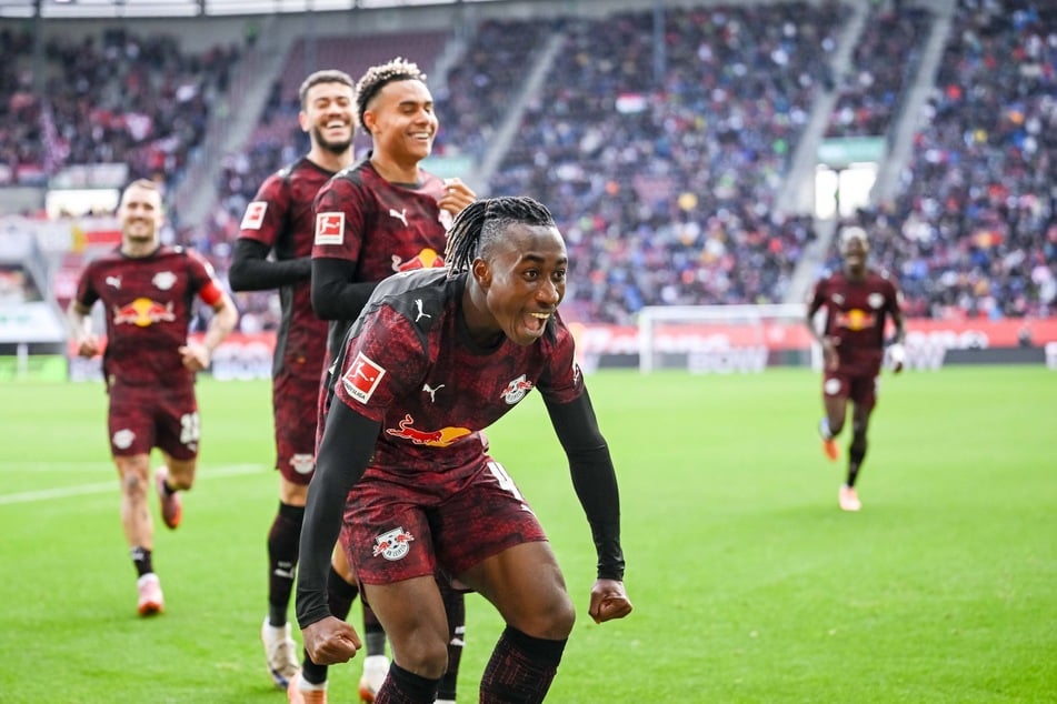 Absolute Freude bei den Spielern von RB Leipzig: Die Sachsen konnten in der ersten Halbzeit gleich vier Tore gegen Augsburg erzielen.