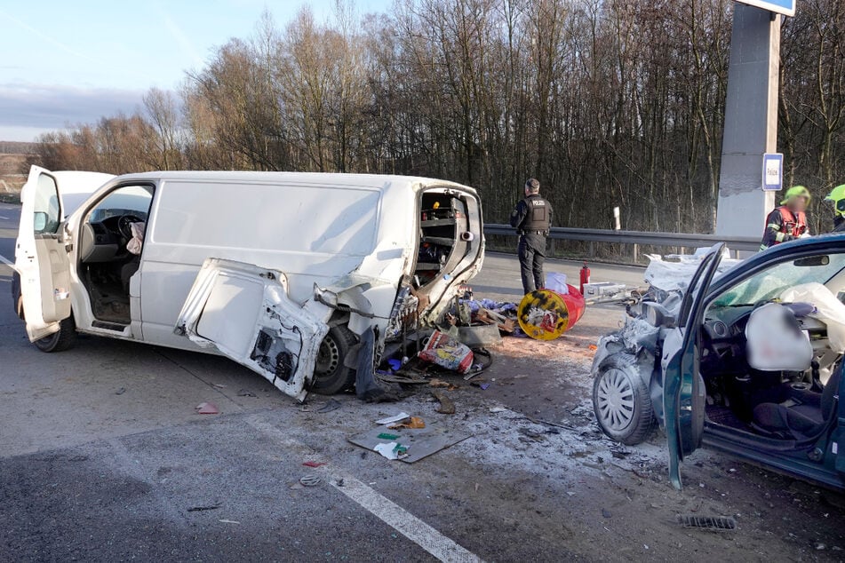 Ein Transporter krachte auf einen VW, dieser fuhr noch auf einen Toyota auf.