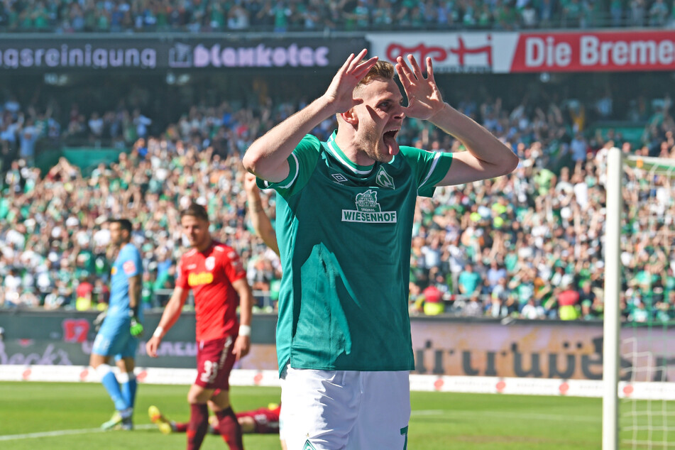 Marvin Ducksch (v.) legte für den SV Werder Bremen gegen den SSV Jahn Regensburg das 2:0 nach und steht mit den Grün-Weißen dicht vor dem direkten Aufstieg in die Bundesliga.