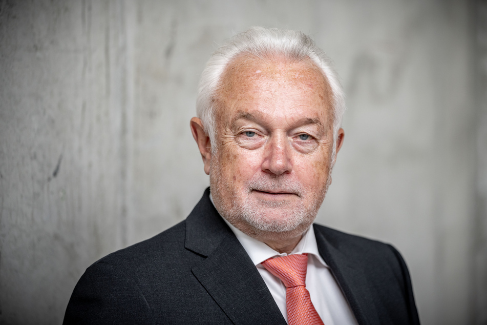 Wolfgang Kubicki (69, FDP), stellvertretender FDP-Parteivorsitzender und Bundestagsvizepräsident, zählt einerseits zu den engagierten Impfbefürwortern, lehnt eine Impfpflicht andererseits jedoch ab.