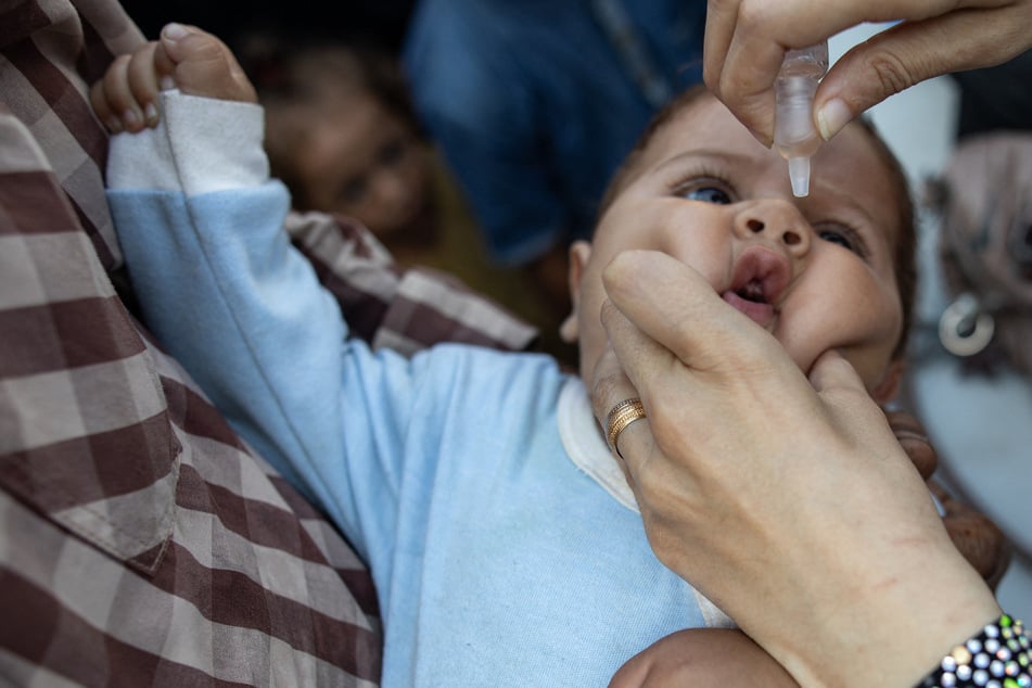 Gaza polio vaccine campaign completes second phase with over 400,000 children reached