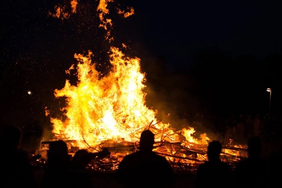 In Dresden und Umgebung lodern die Hexenfeuer. (Symbolbild)