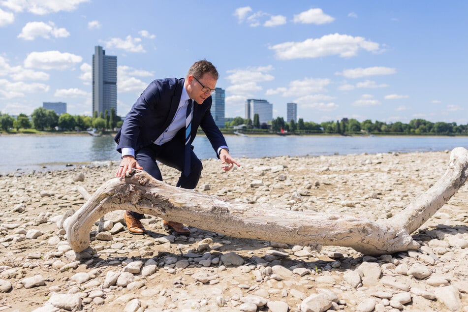 Schneider bezeichnete das Niedrigwasser im Mai als "vollkommen ungewöhnlich".