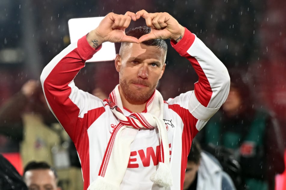 Weltmeister Lukas Podolski (39) hat sich am 10. Oktober von den Fans des 1. FC Köln verabschiedet.