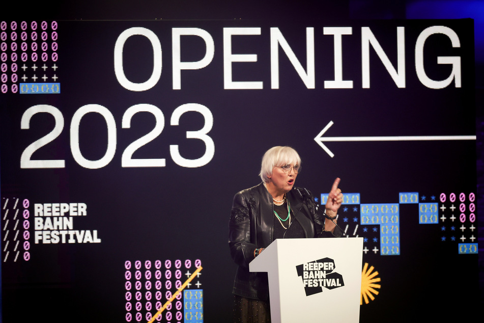 Staatsministerin für Kultur und Medien Claudia Roth (68, Bündnis 90/Die Grünen) spricht bei der Eröffnung des Reeperbahn-Festivals.