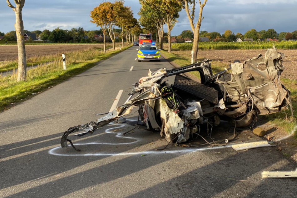 Das Auto hat es bei dem Unfall völlig zerrissen.