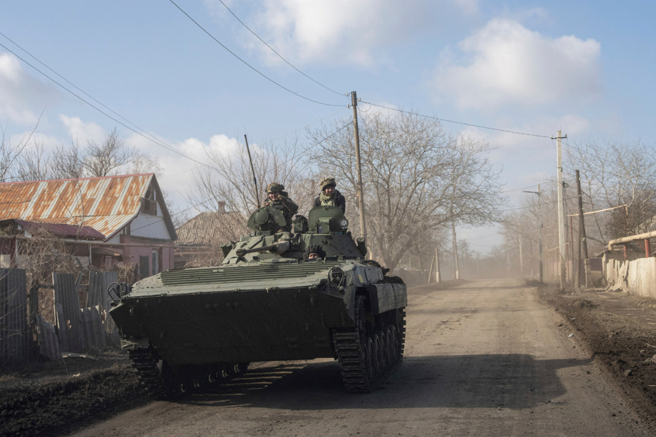 Die russischen Soldaten seien lediglich "Kanonenfutter" in der von Moskau genutzten "Taktik des Fleischwolfs", sagte der ukrainische Verteidigungsminister Resnikow.
