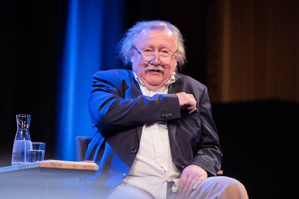 Autor Peter Sloterdijk (78) sitzt im Rahmen der Phil.Cologne im Funkhaus auf der Bühne.