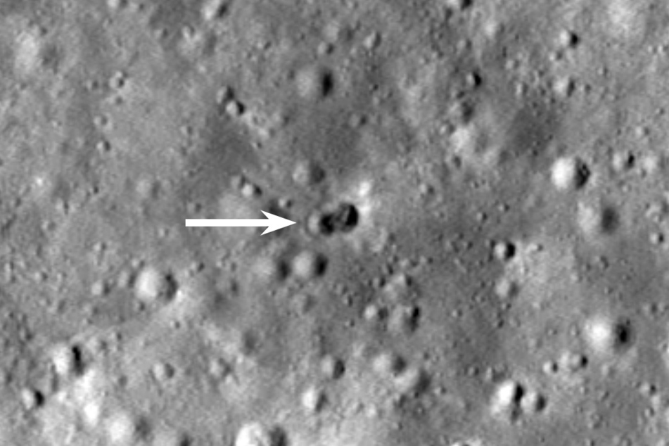 Die Überreste einer Rakete sind nahe des Hertzsprung-Kraters auf dem Mond zu sehen.