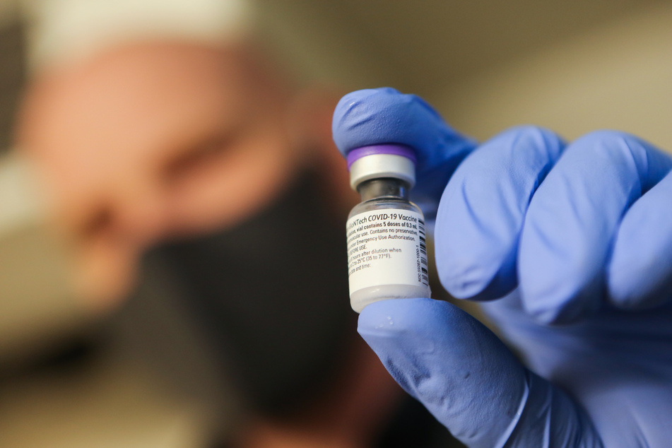 Der Impfstoff gegen das Coronavirus wird ab kommenden Montag in den Impfzentren in Sachsen verabreicht.