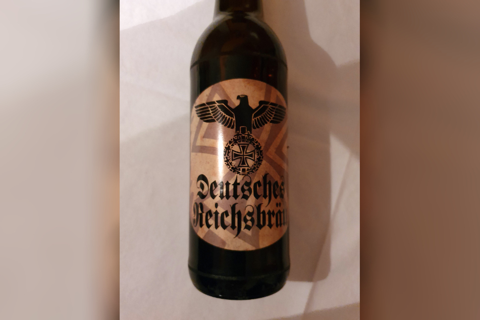 Mit Reichsadler, Eichenkranz und Eisernem Kreuz: Bei dem Etikett des Biers "Deutsches Reichsbräu" sah das Amtsgericht Naumburg keine ausreichende Ähnlichkeit mit Kennzeichen verfassungswidriger Organisationen.