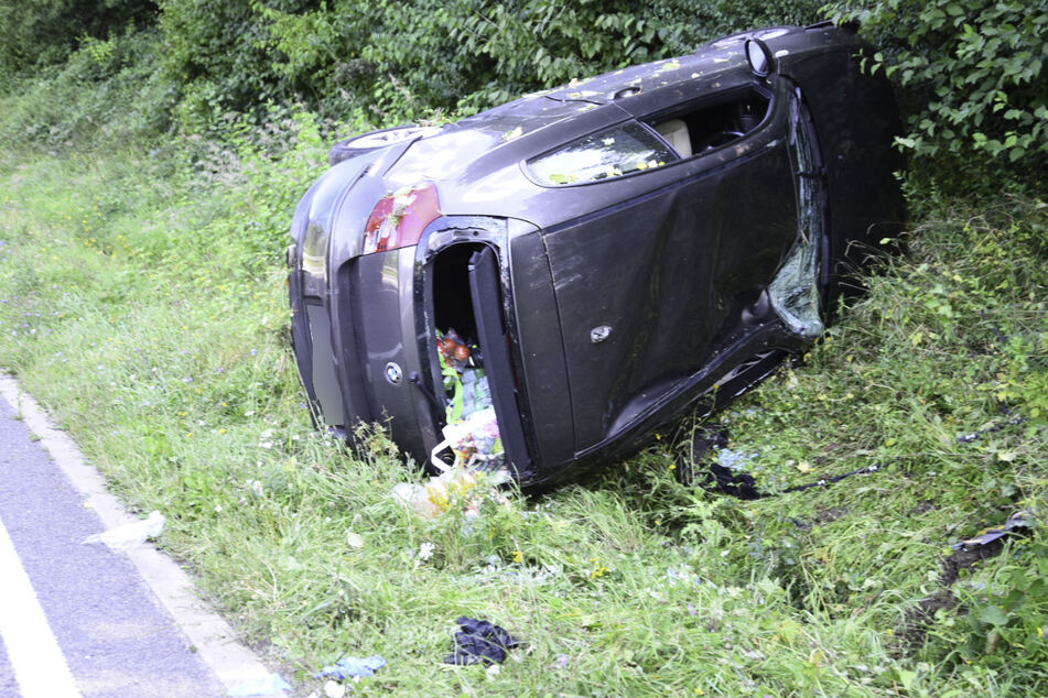 Beide Insassen des BMW wurden beim Unfall verletzt.