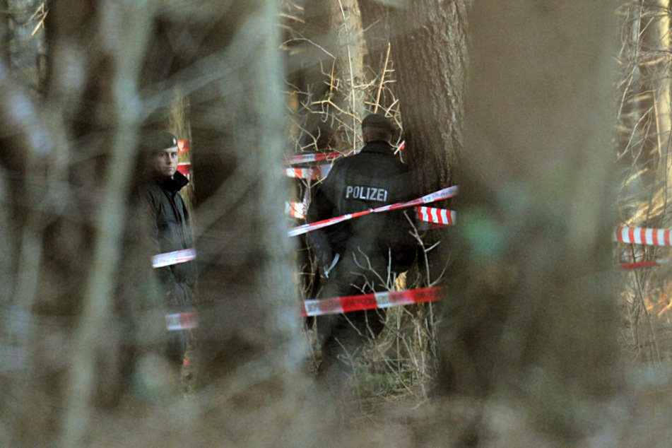 In einem Wald in Bayern wurde eine Leiche entdeckt. (Symbolbild)