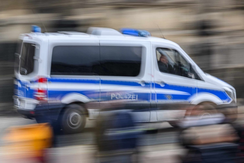 In Dresden wurde die Polizei am Freitag nach einem Ladendiebstahl zum Tatort in die Webergasse gerufen. (Symbolbild)