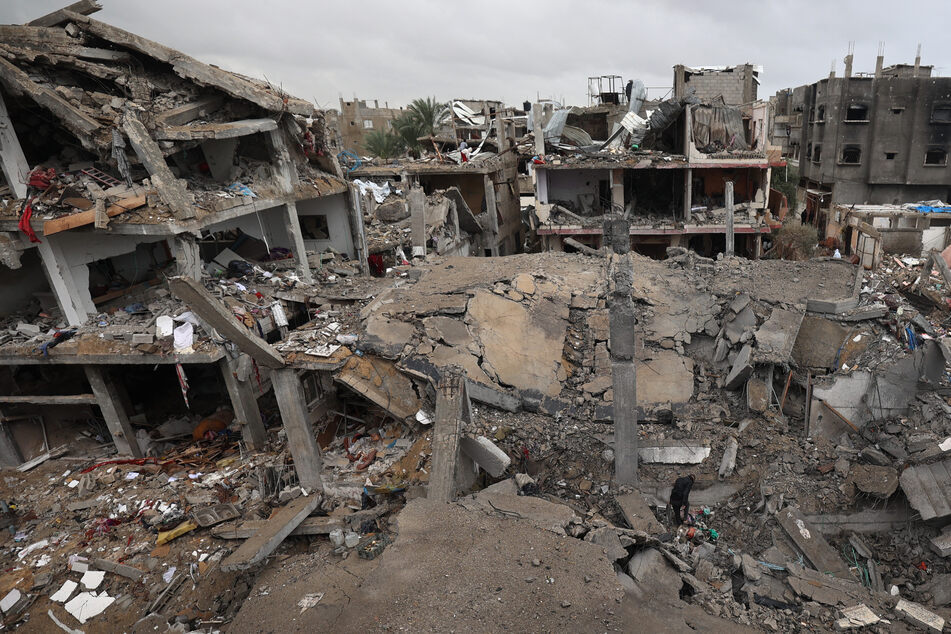 Israeli strikes on Gaza kill more than a dozen – including five children – despite ceasefire