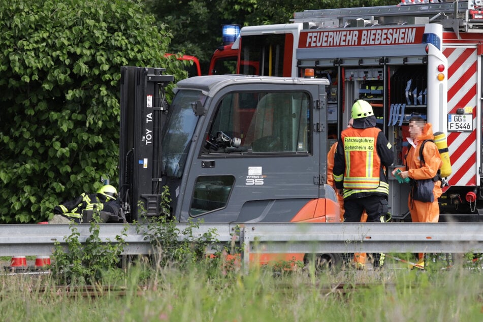 24 Tonnen Säure geladen: Gefahrgut-Kontrolle endet für Polizisten in Klinik