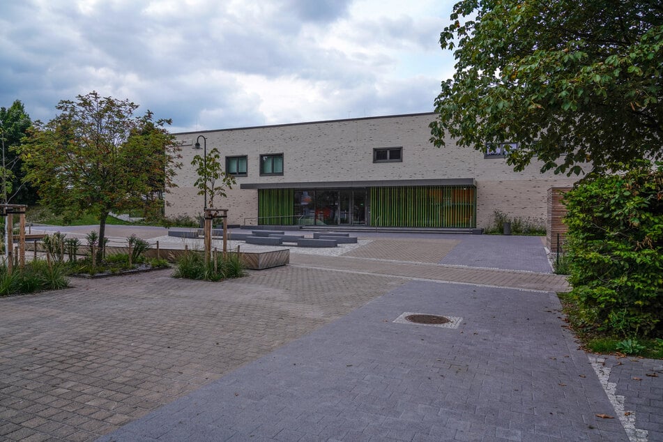 Die Turnhalle der Friedrich-Wolf-Grundschule macht weiter Probleme. Einen Termin für die Vollinbetriebnahme gibt es bislang nicht.