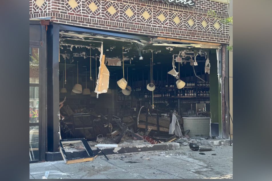 Zurück blieb ein großes Loch in der Fassade.