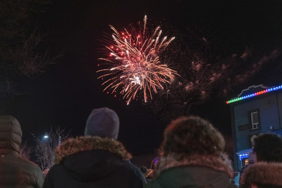 Obec Okotoks v kanadské provincii Alberta propagovala novoroční ohňostroj dokonce na svých profilech na sociálních sítích.