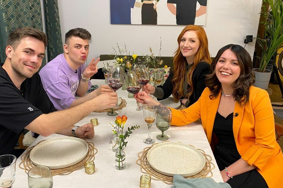 Sie nehmen bei "Das perfekte Promi Dinner" teil (v.l.n.r.): Max, Kevin (Papaplatte), Lara (Lara Loft), Vanessa (Malwanne)
